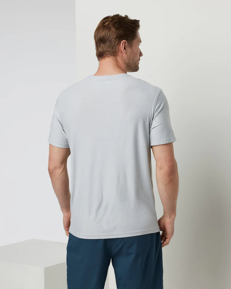 vuori Men's Strato Tech Tee in Platinum Heather