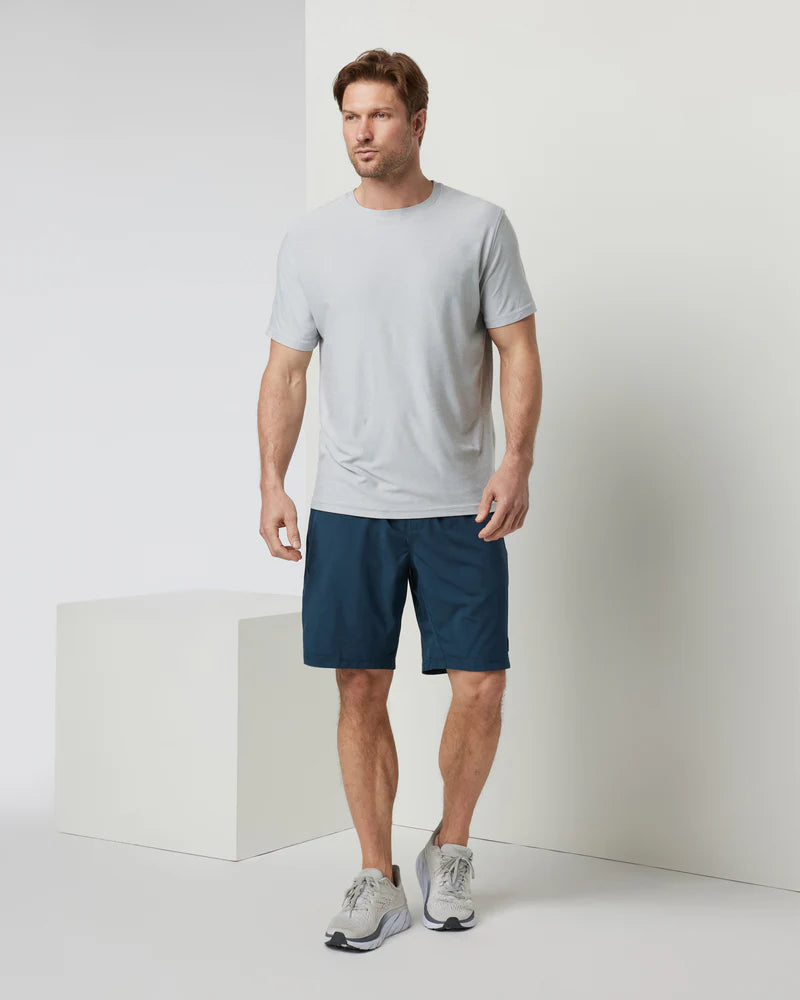 vuori Men's Strato Tech Tee in Platinum Heather