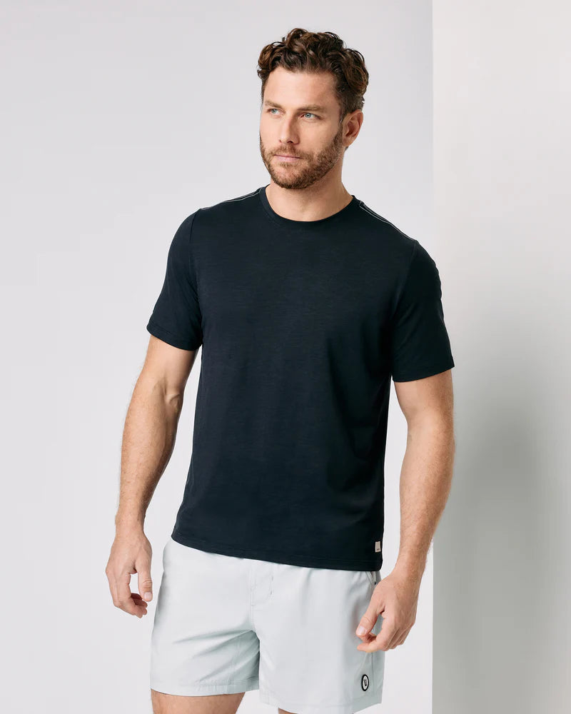 vuori Men's Current Tech Tee in Black