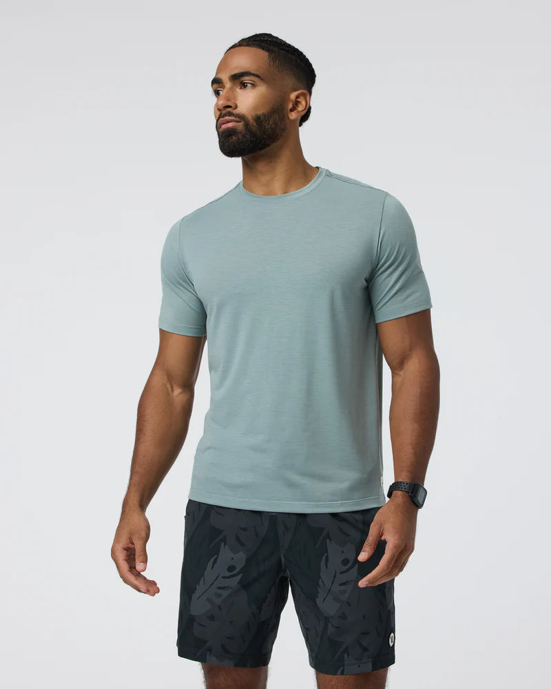 vuori Men's Current Tech Tee in Mist