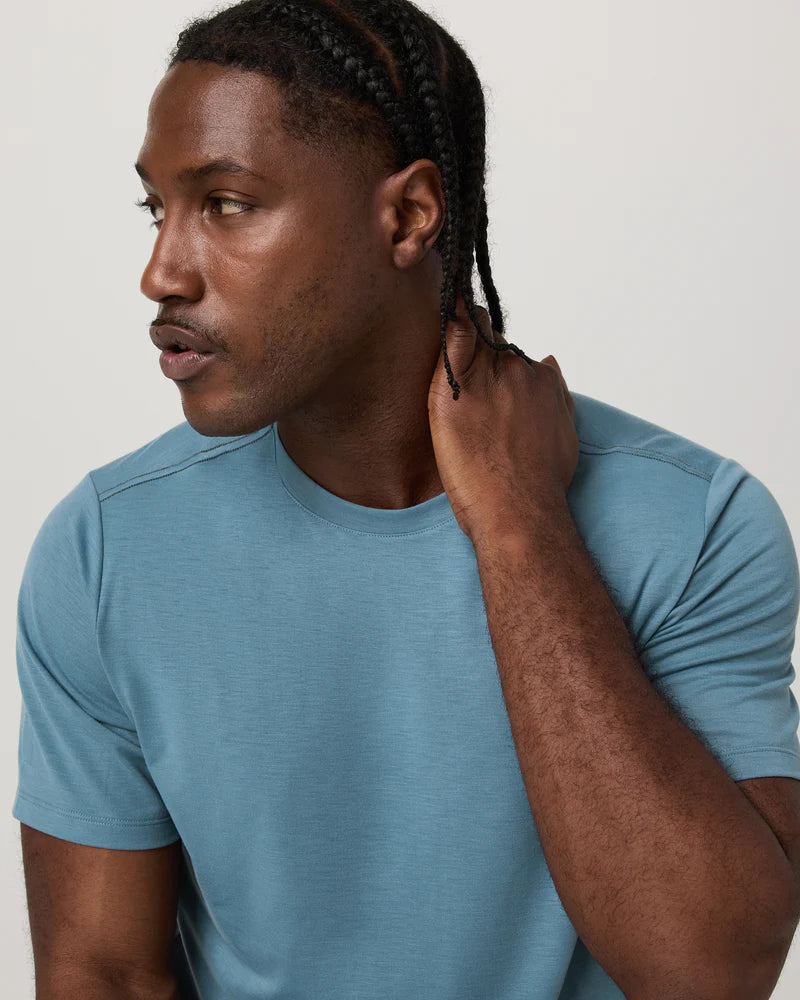 vuori Men's Current Tech Tee in Pond