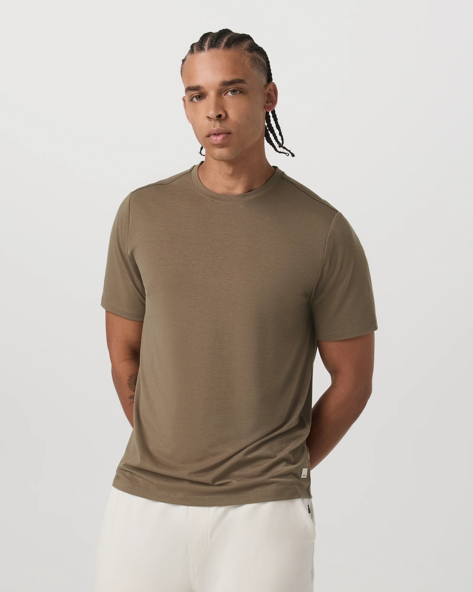 vuori Men's Current Tech Tee in Peppercorn