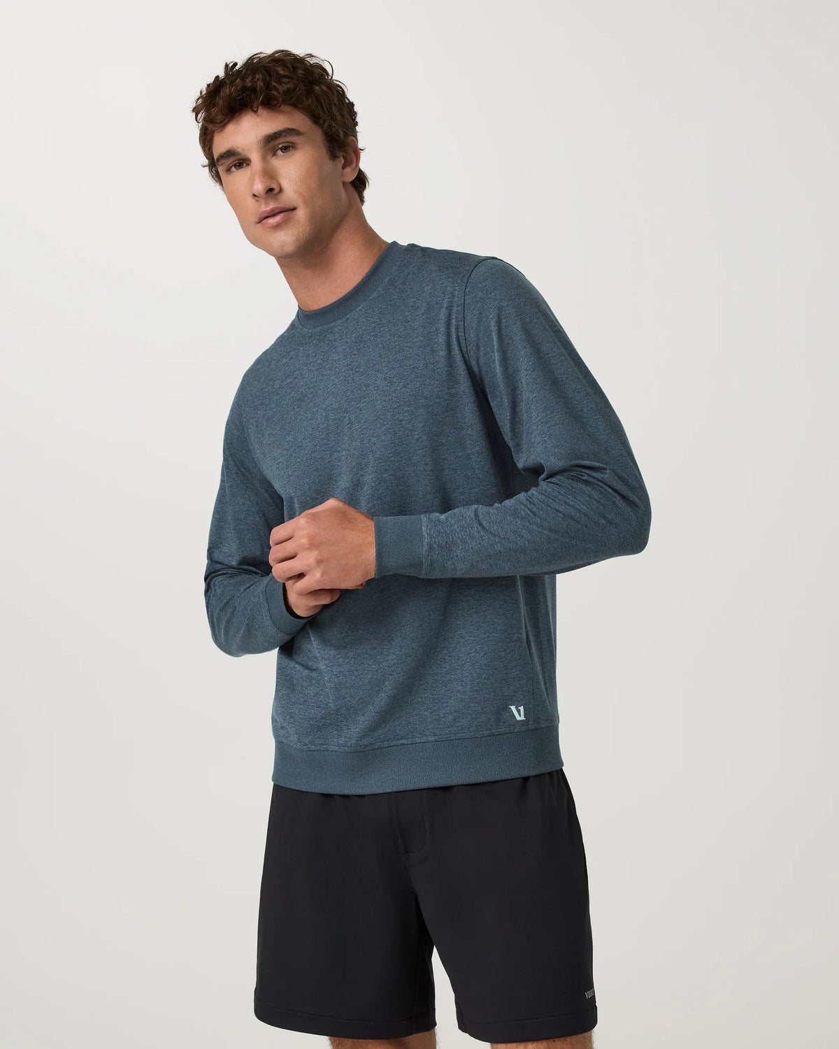 vuori Men's Long Sleeve Ponto Performance Crew in Bay Blue Heather