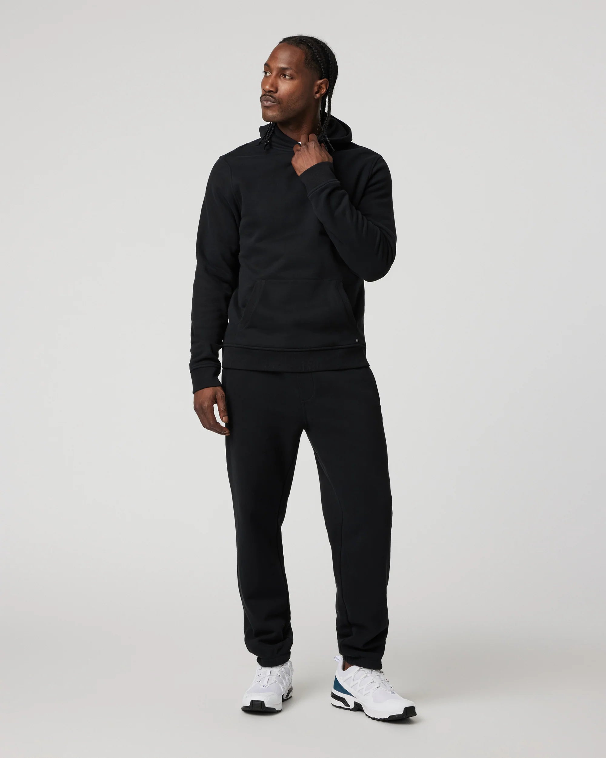vuori Men's Seaside Pullover Hoodie in Black