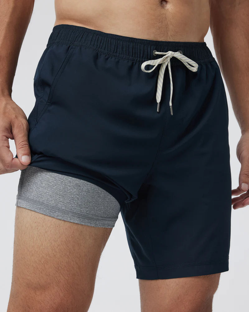 vuori Men's 7" Lined Kore Short in Ink