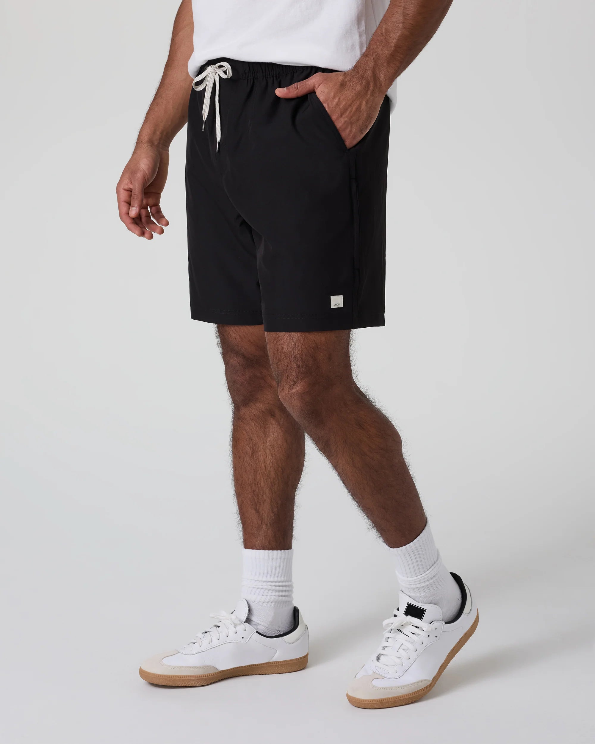 vuori Men's Banks Session Short 7" in Black