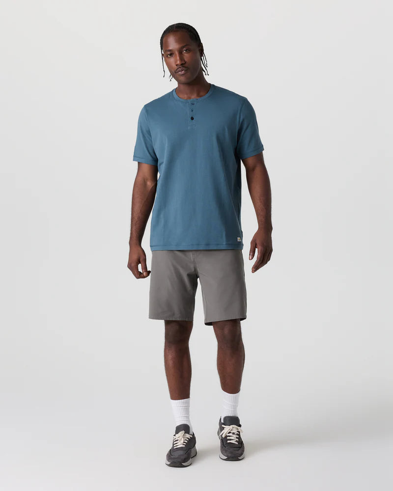 vuori Men's Aim Short in Warm Grey