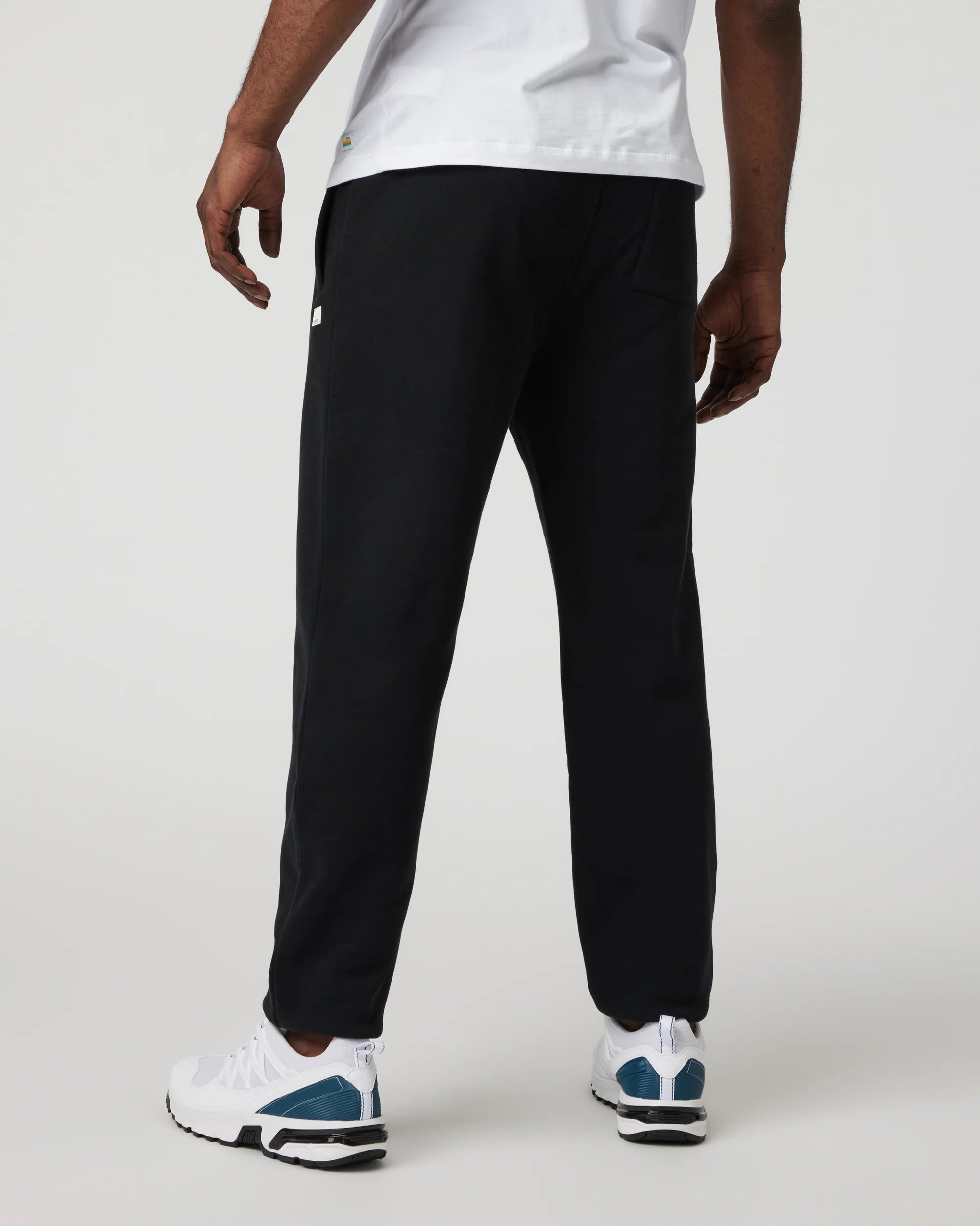 vuori Men's Seaside Sweatpant - Long in Black