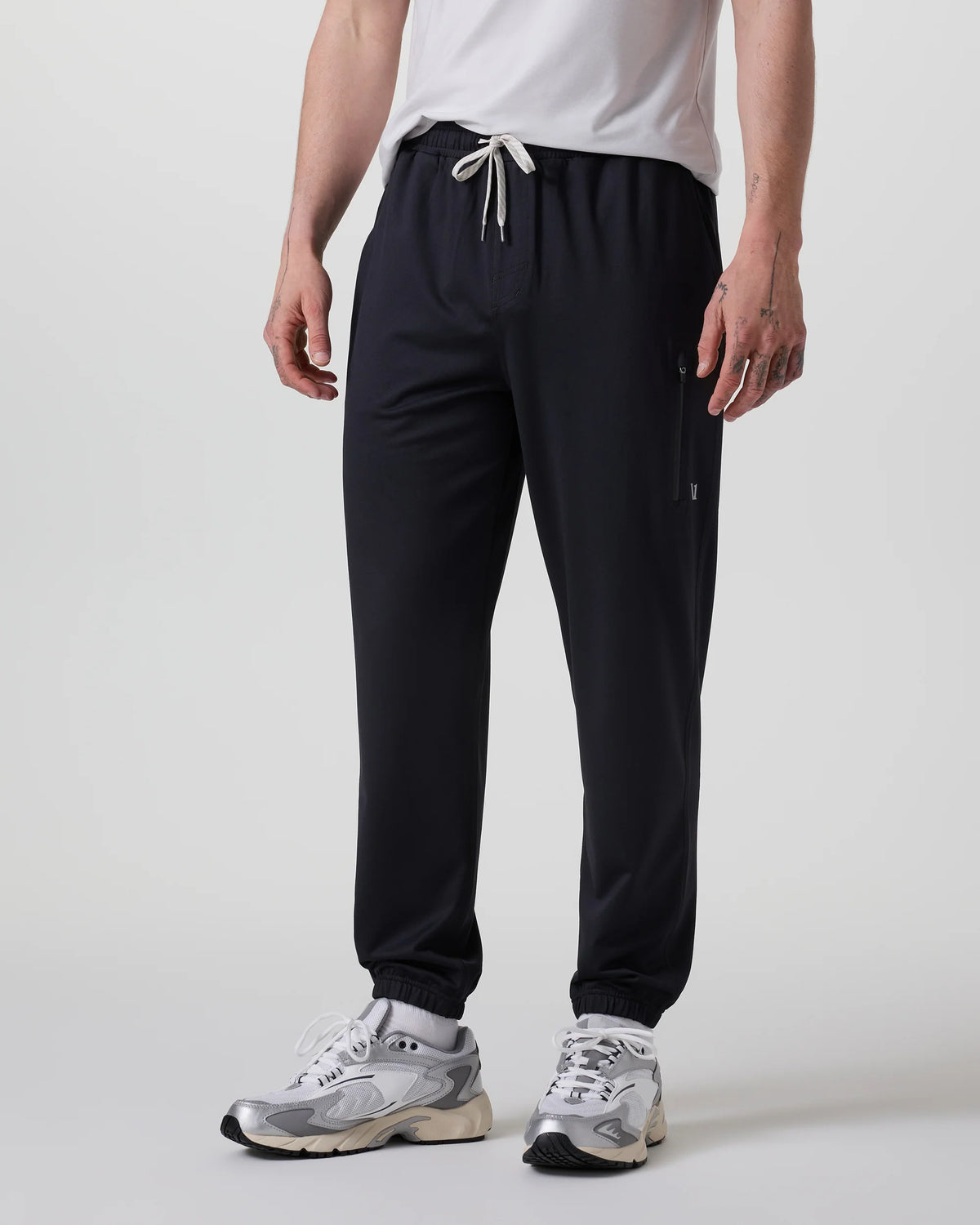vuori Men's Sunday Performance Sweatpant in Black