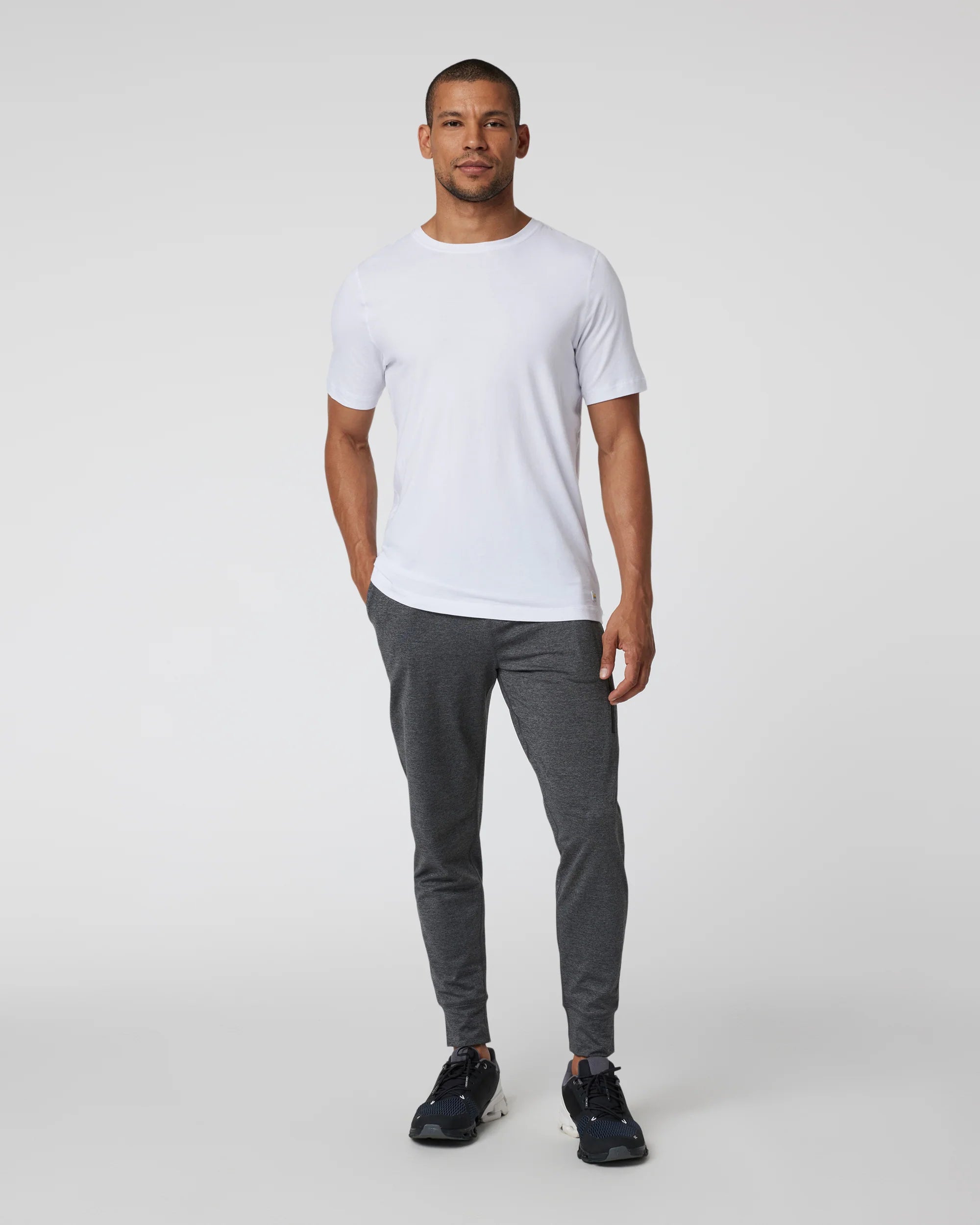 vuori Men's Sunday Performance Jogger in Charcoal Heather