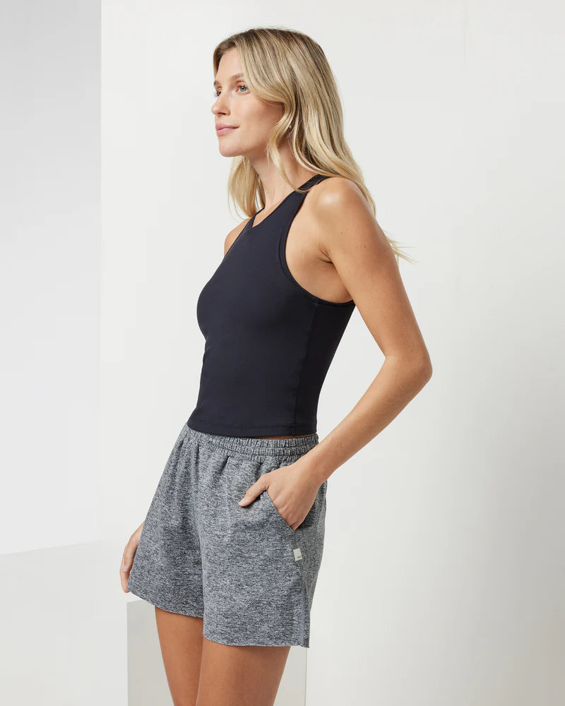 vuori Women's Pose Plyo Tank in Black