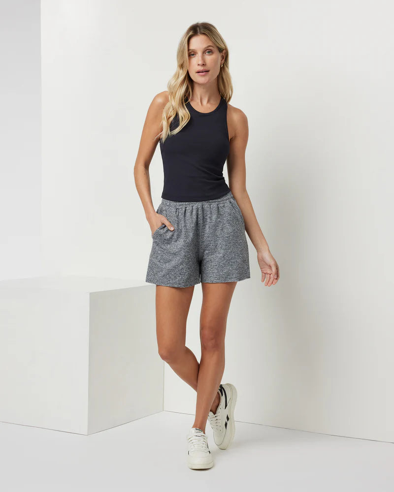 vuori Women's Pose Plyo Tank in Black