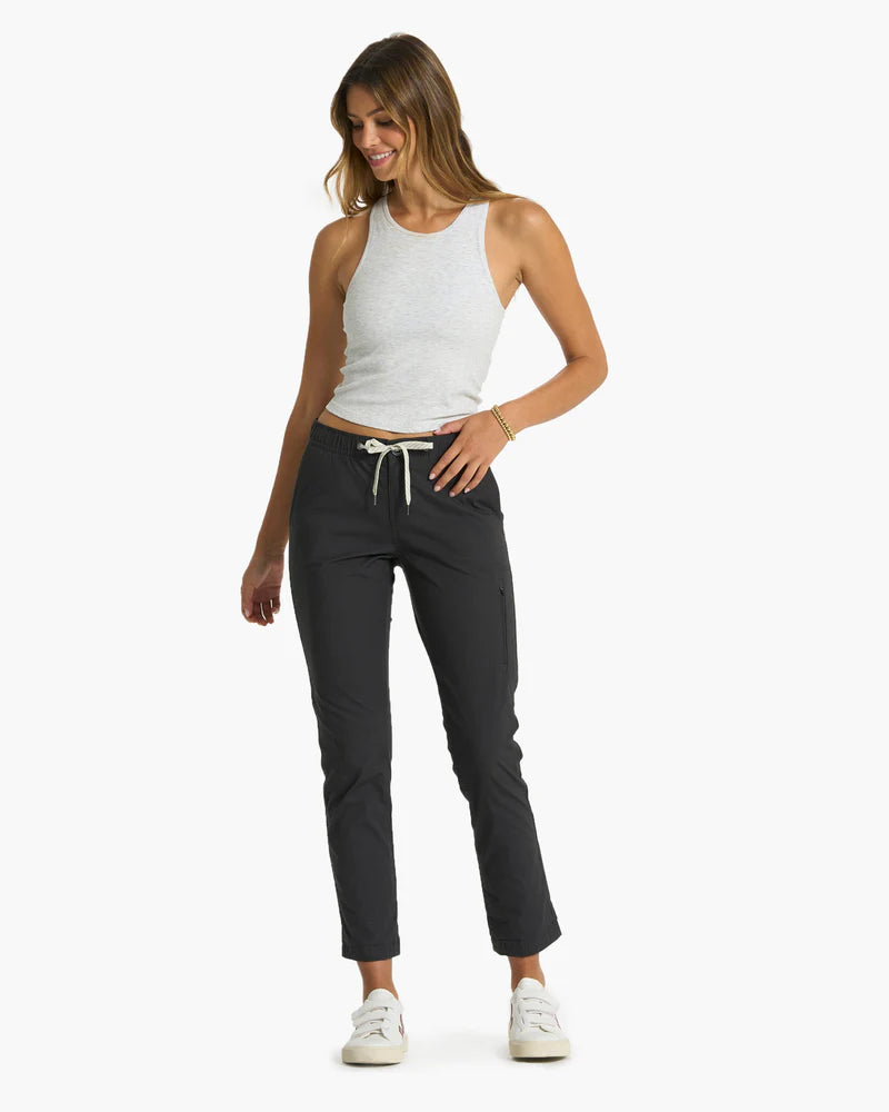 vuori Women's Pose Plyo Tank in White Heather Grey