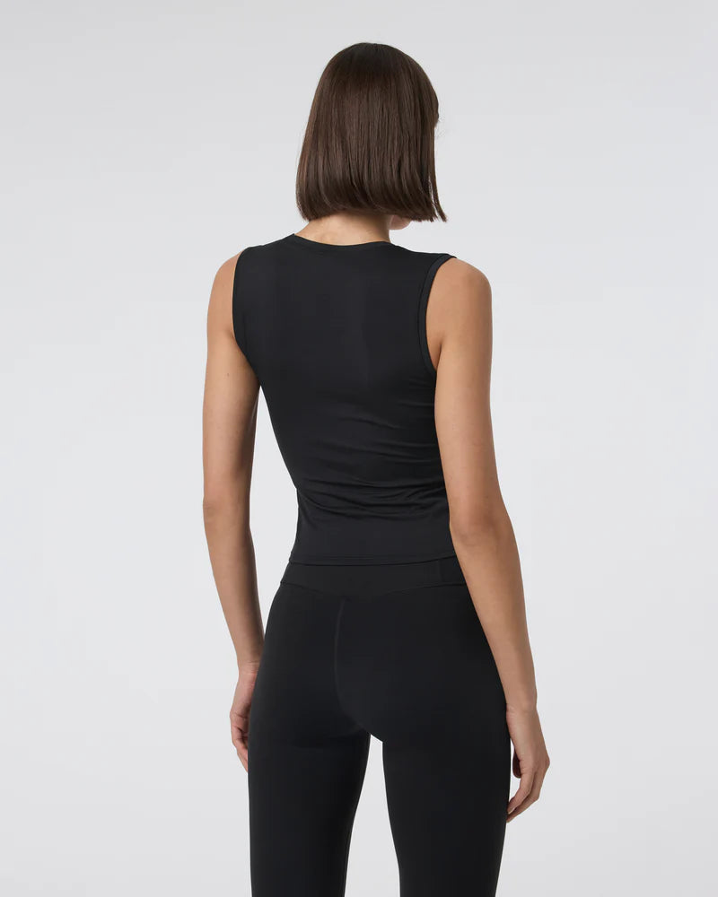 vuori Women's Halo Essential Scoop Tank in Solid Black