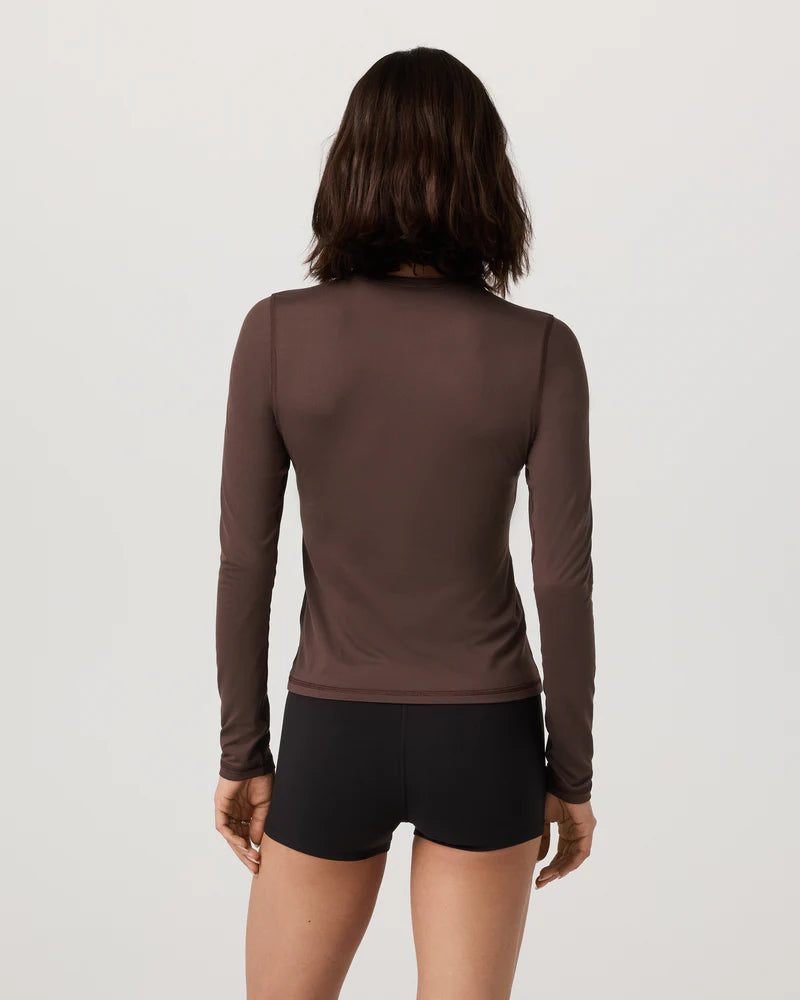 vuori Women's Long Sleeve Lux Crew Tee in Java