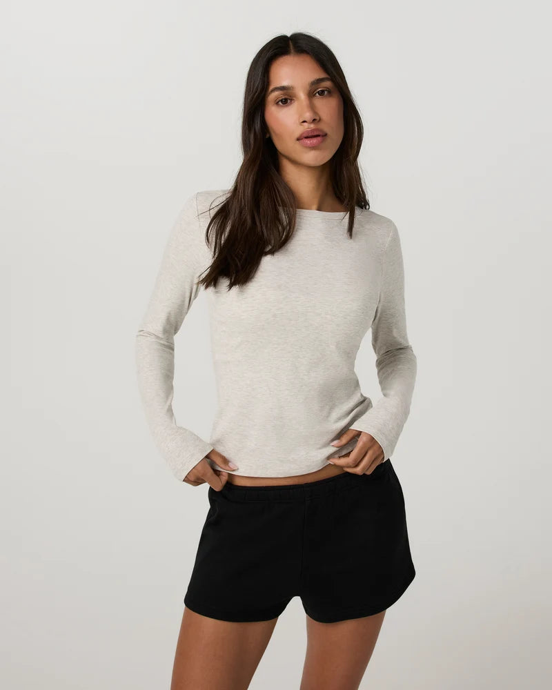 vuori Women's Long Sleeve Pose Subtle Scoop in White Heather Grey