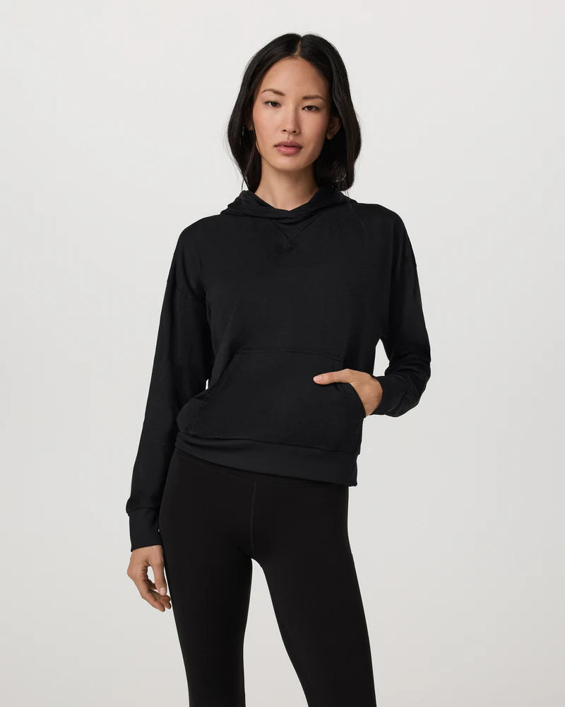 vuori Women's Halo Modern Pullover Hoodie in Black Heather