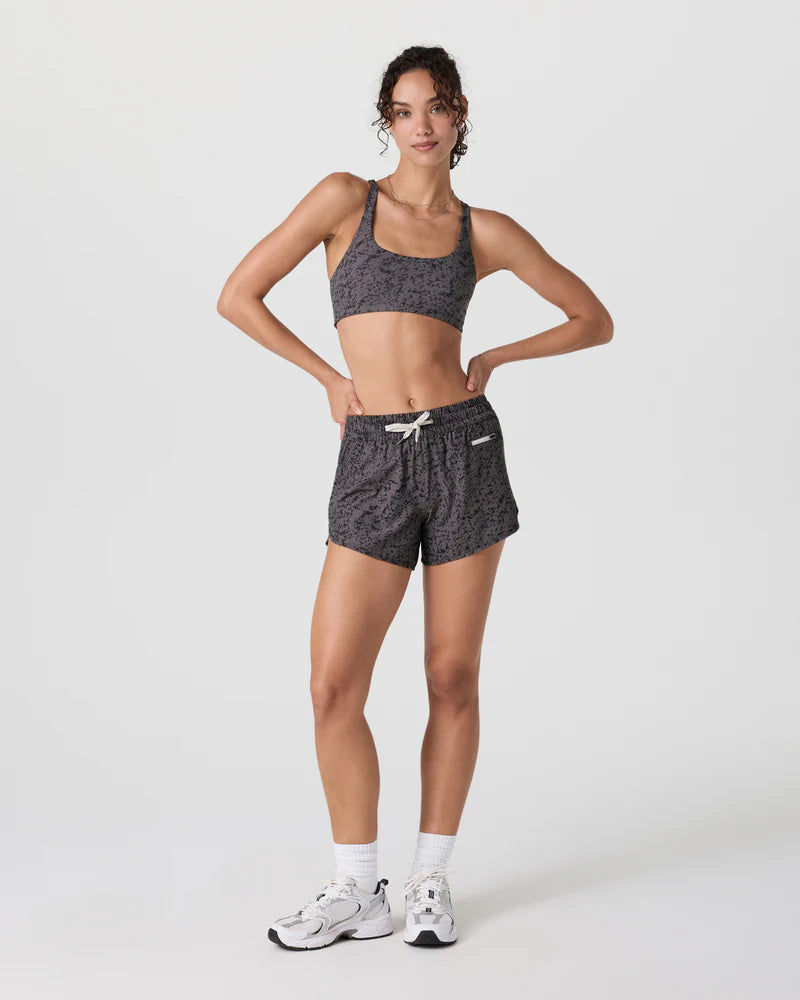 vuori Women's Clementine 4" Short 2.0 in Chia Stucco