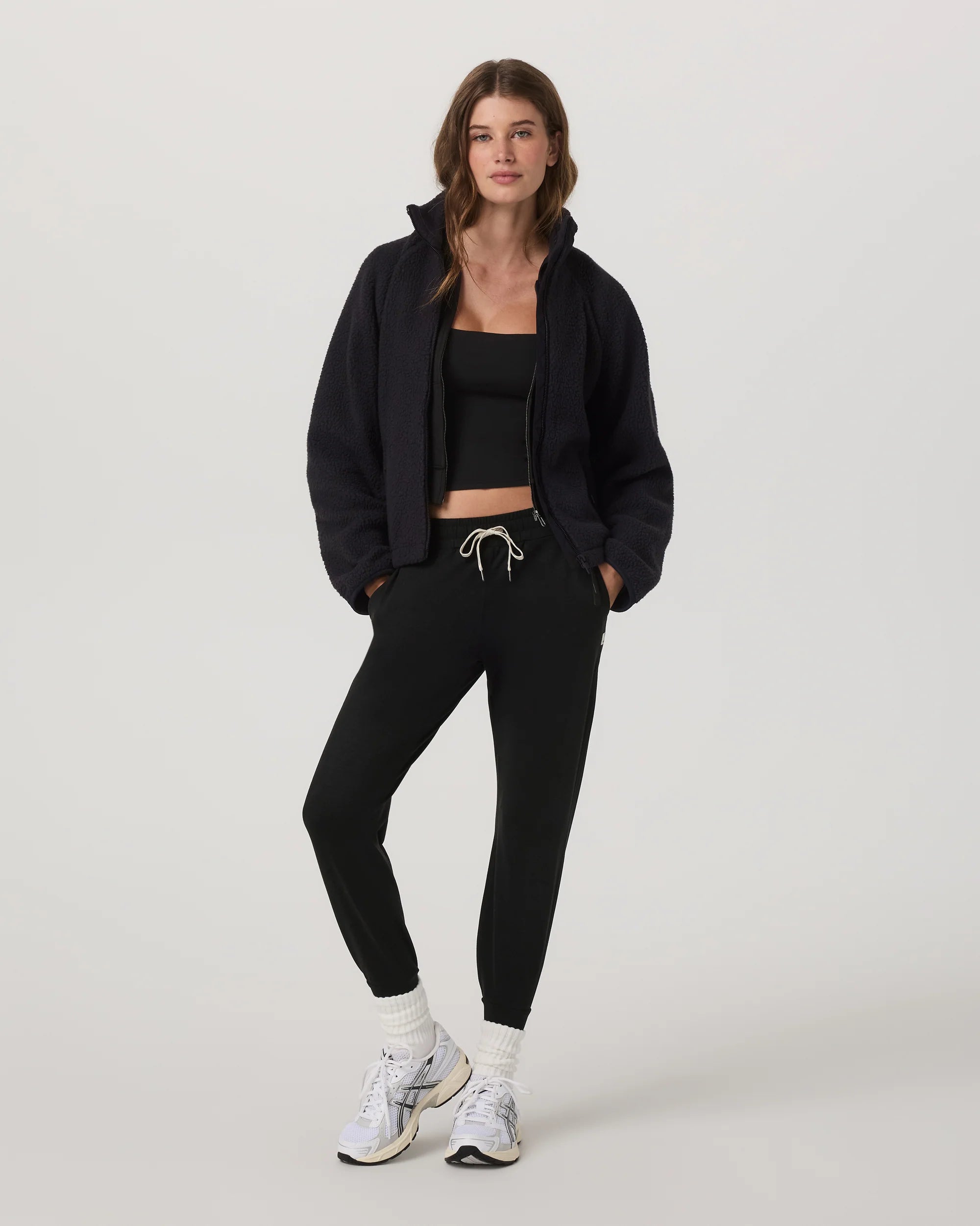 vuori Women's Performance Jogger - Long in Black Heather