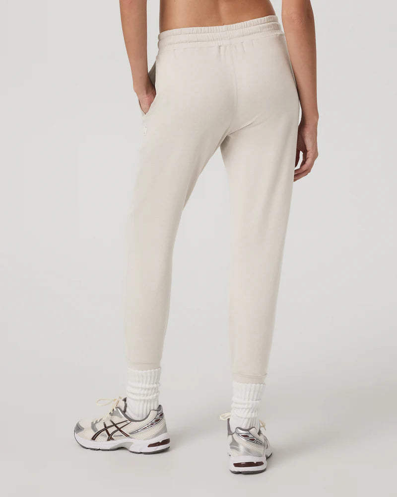 vuori Women's Performance Jogger in Ecru Heather