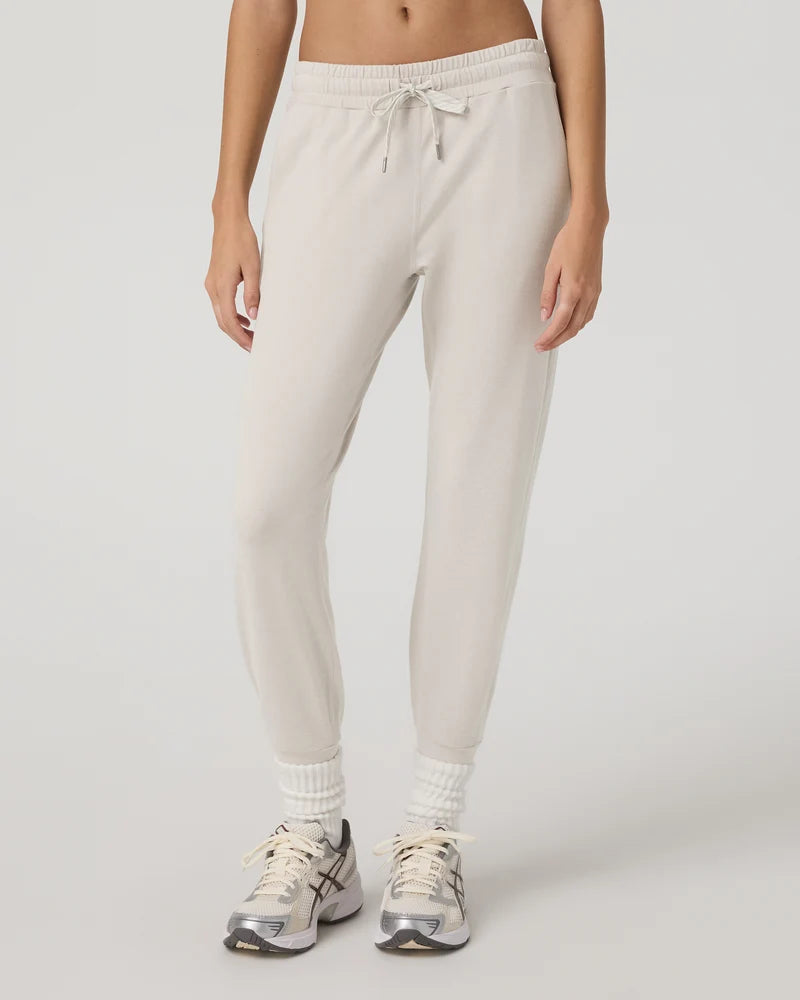 vuori Women's Performance Jogger - Long in Ecru Heather