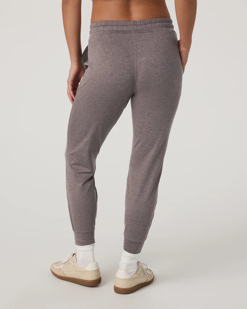 vuori Women's Performance Jogger in Huckleberry Heather