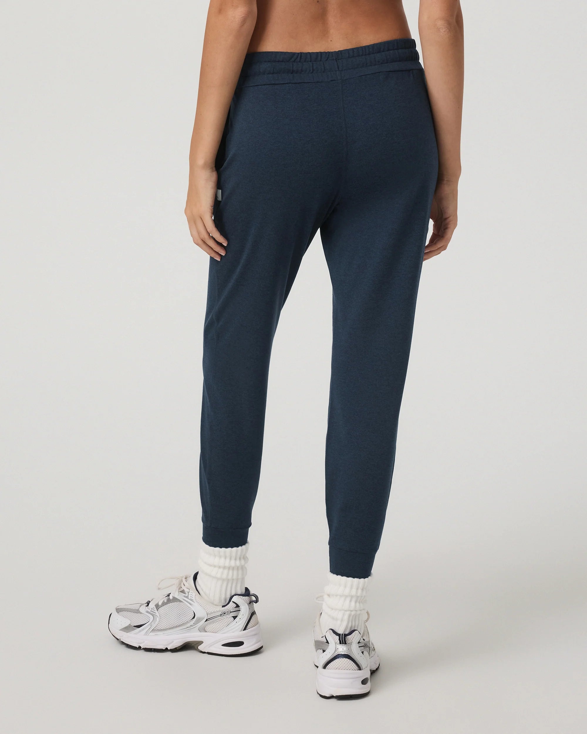vuori Women's Performance Jogger - Long in Midnight Heather