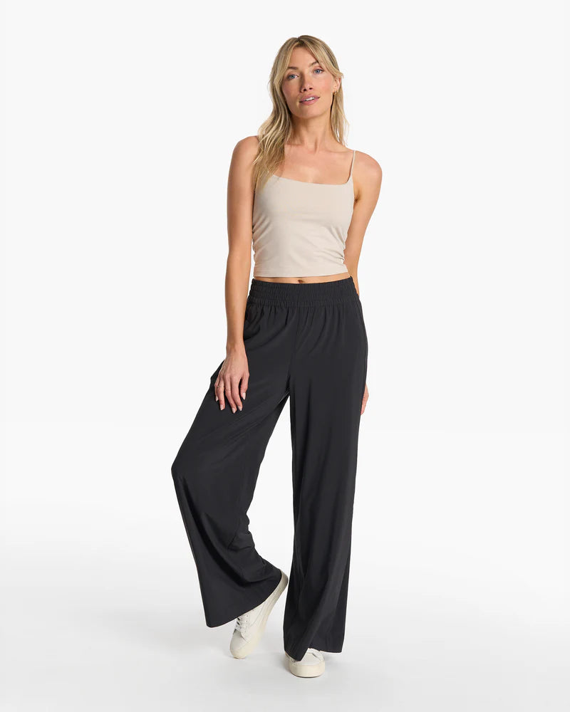 vuori Women's Villa Wideleg Pant in Black