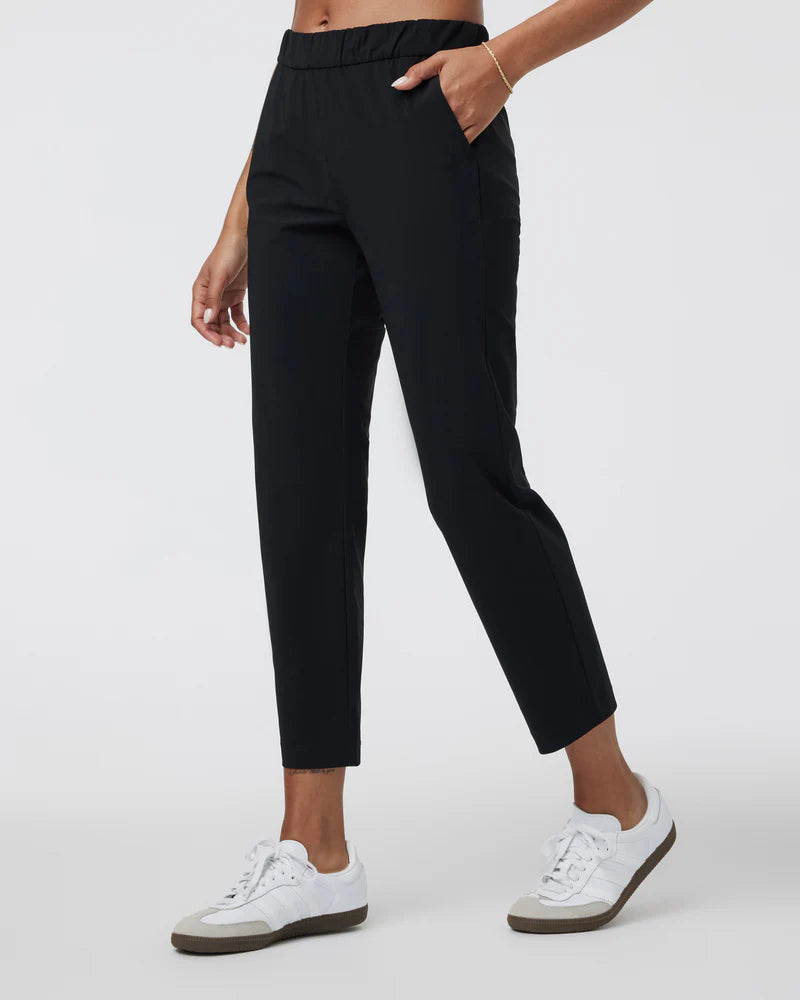 vuori Women's Miles Ankle Pant in Black