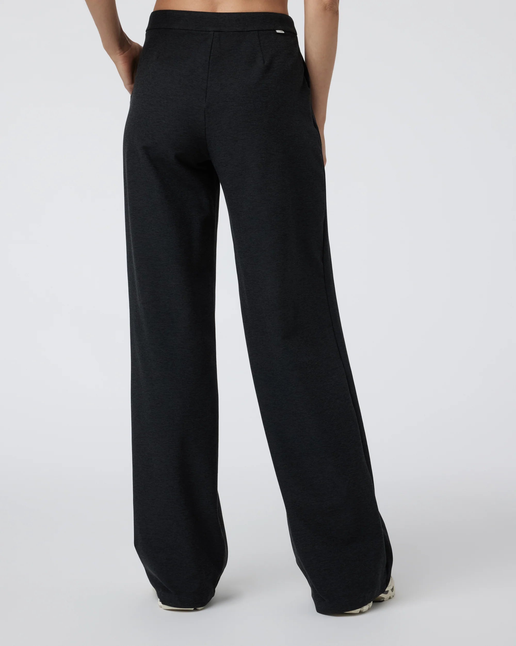 vuori Women's Elevation Trouser in Black Heather
