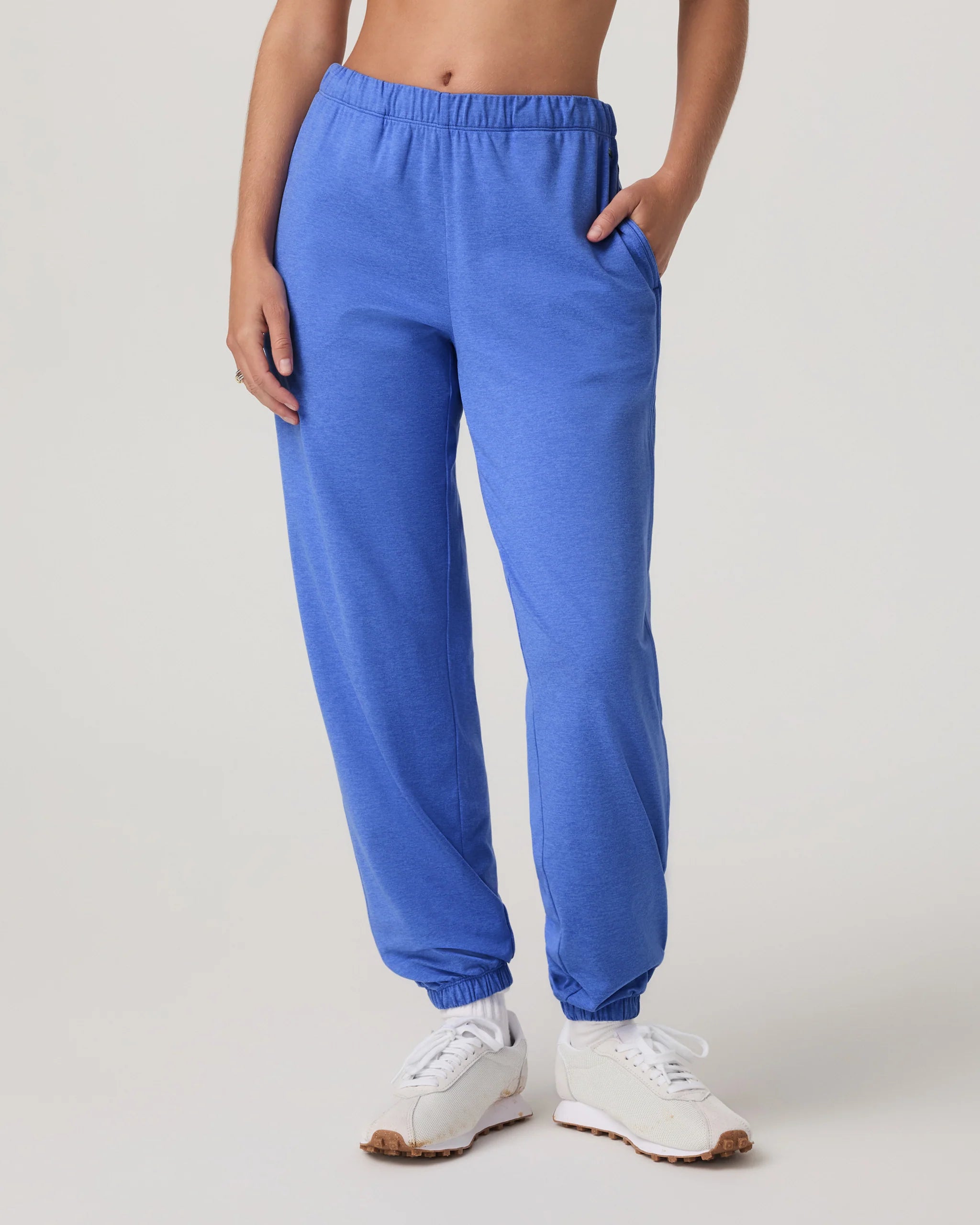 vuori Women's Halo Modern Sweatpant in Bright Iris Heather