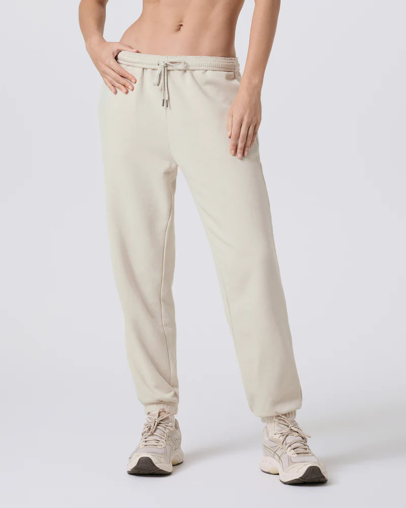 vuori Women's Sedona Sweatpant in Bone