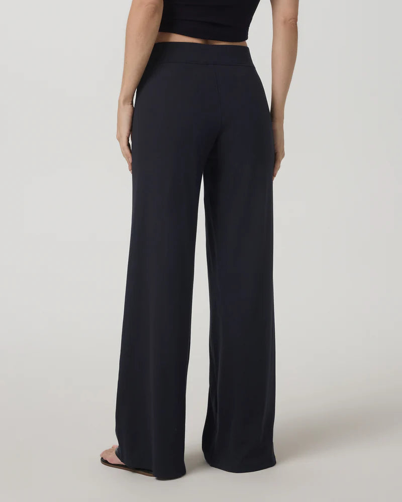 vuori Women's Pose Wideleg Pant in Black