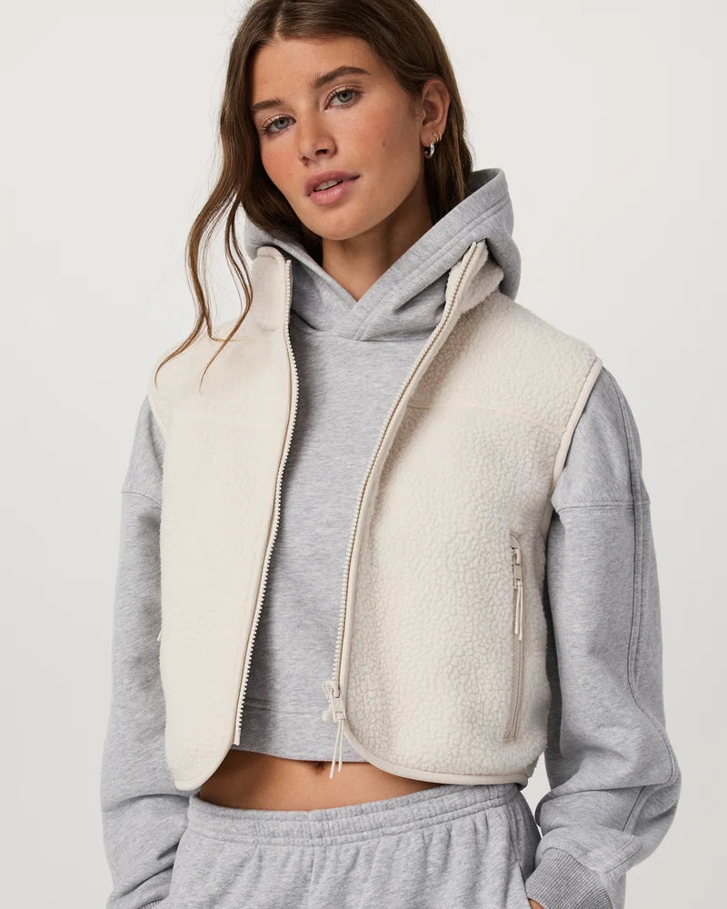 vuori Women's Alpine Vest in Bone