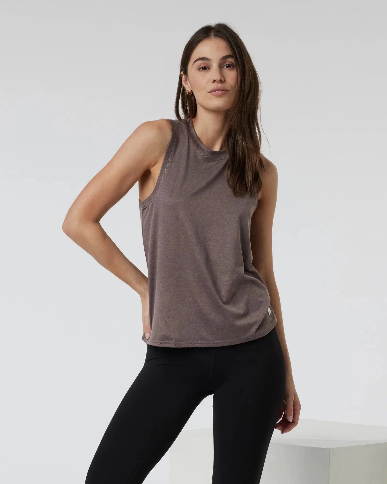 vuori Women's Energy Top Long in Raisin